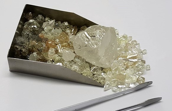 Mina do Lulo rende mais 7,3 milhões USD em vendas de diamantes